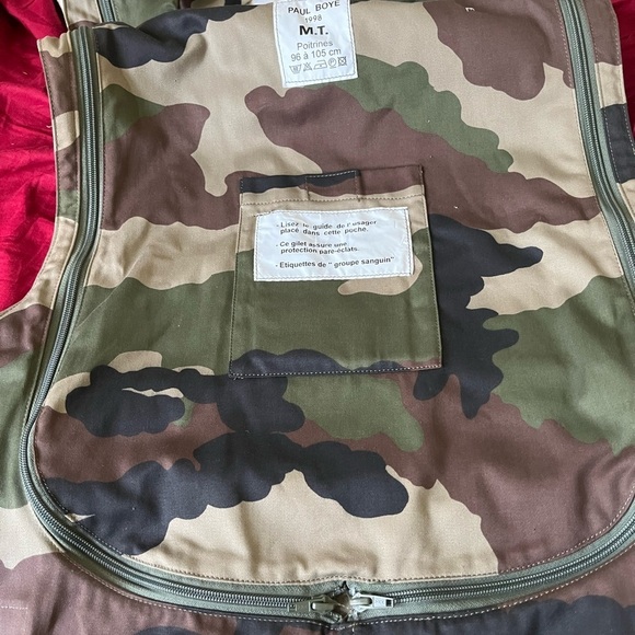 The French Military Flak Vest is an authentic surplus flak vest carrier. - Picture 11 of 12